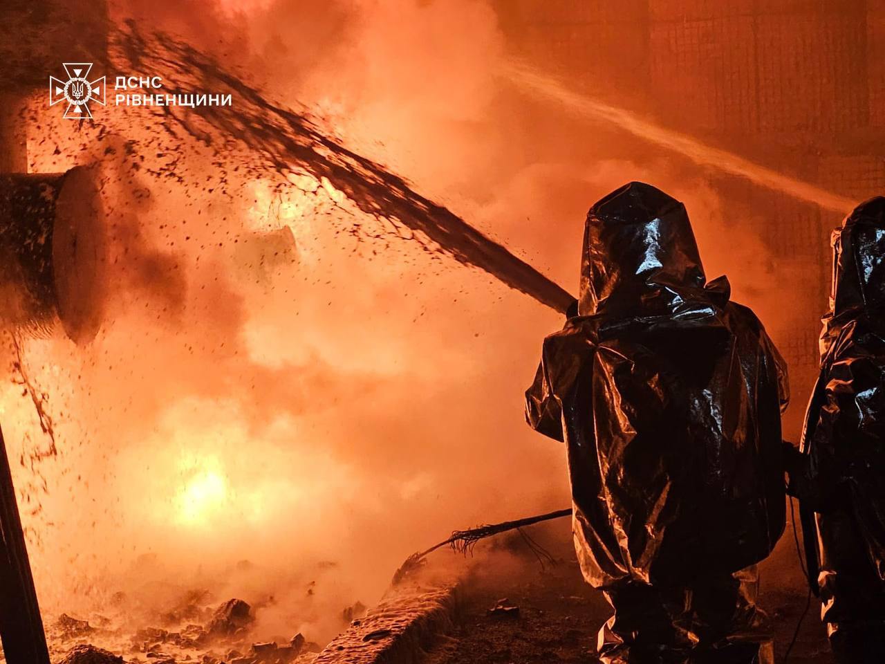 Пожежа на об'єкті енергетики на Рівненщині після удару "Шахедом"